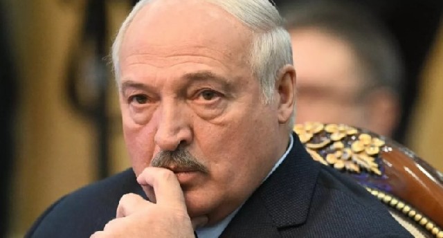 Lukaşenkoya qadağa: "Sağ qalacağammı?" sözləri ilə istehza etdi