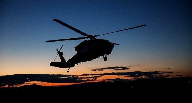 Hərbi helikopter çaya düşdü