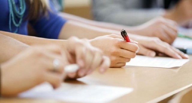 Jurnalist olmaq istəyən 1071 abituriyent qabiliyyət imtahanı verəcək