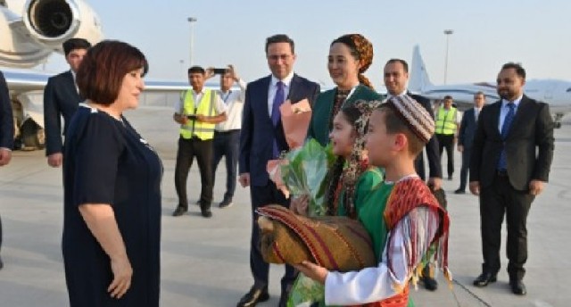 Milli Məclisin sədri Sahibə Qafarova Türkmənistana işgüzar səfərə gedib