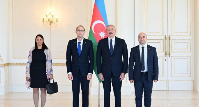İlham Əliyev yeni səfirin etimadnaməsini qəbul edib