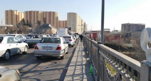 Saray körpüsü yaxınlığındakı obyektlər sökülür - Video