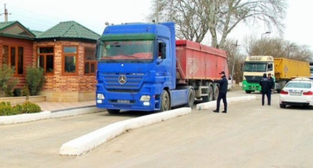 Yol polisi yükdaşıma ilə məşğul olan şəxslərə müraciət edib