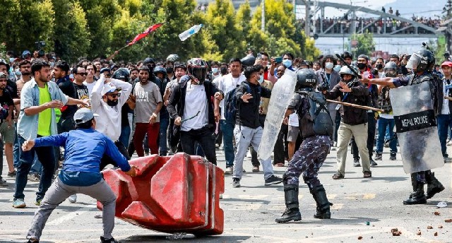 Nepal prezidenti istefa verdi - FOTO