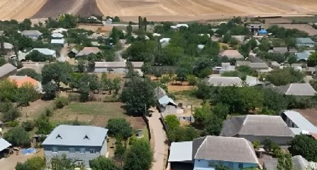 İlk dərsin qəbiristanlıqda keçirildiyi KƏND