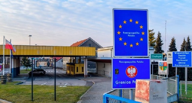 Polşa Belarusla sərhədi müddətsiz bağlı saxlayır